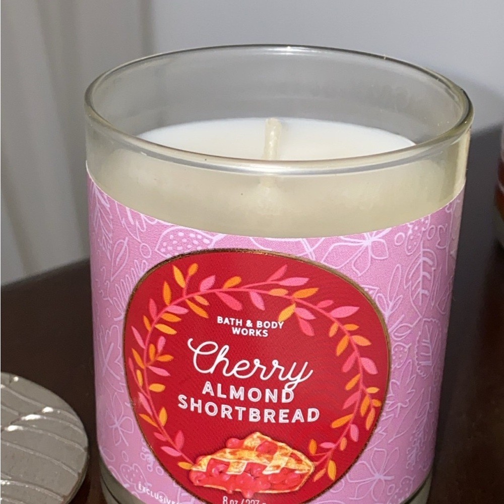 Bath & Body Works Pink and White Candle Cherry Delight